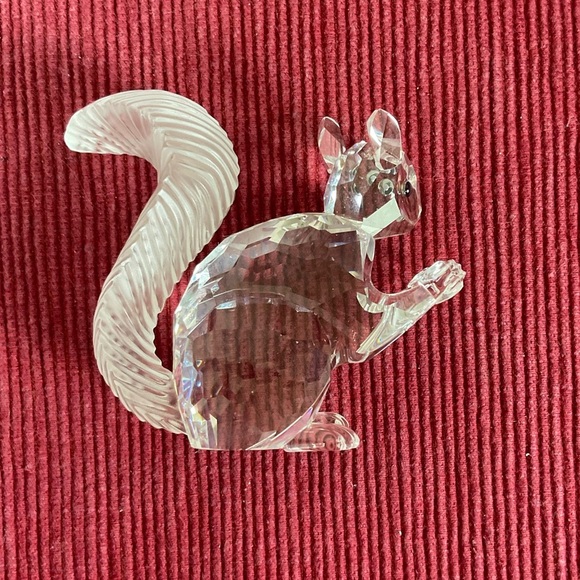 Swarovski Crystal 7400 097 001 SCS 10th Anniversary Squirrel Frosted Tail - Picture 6 of 9